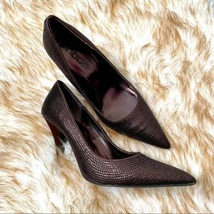 Moda brown rhinestone pump